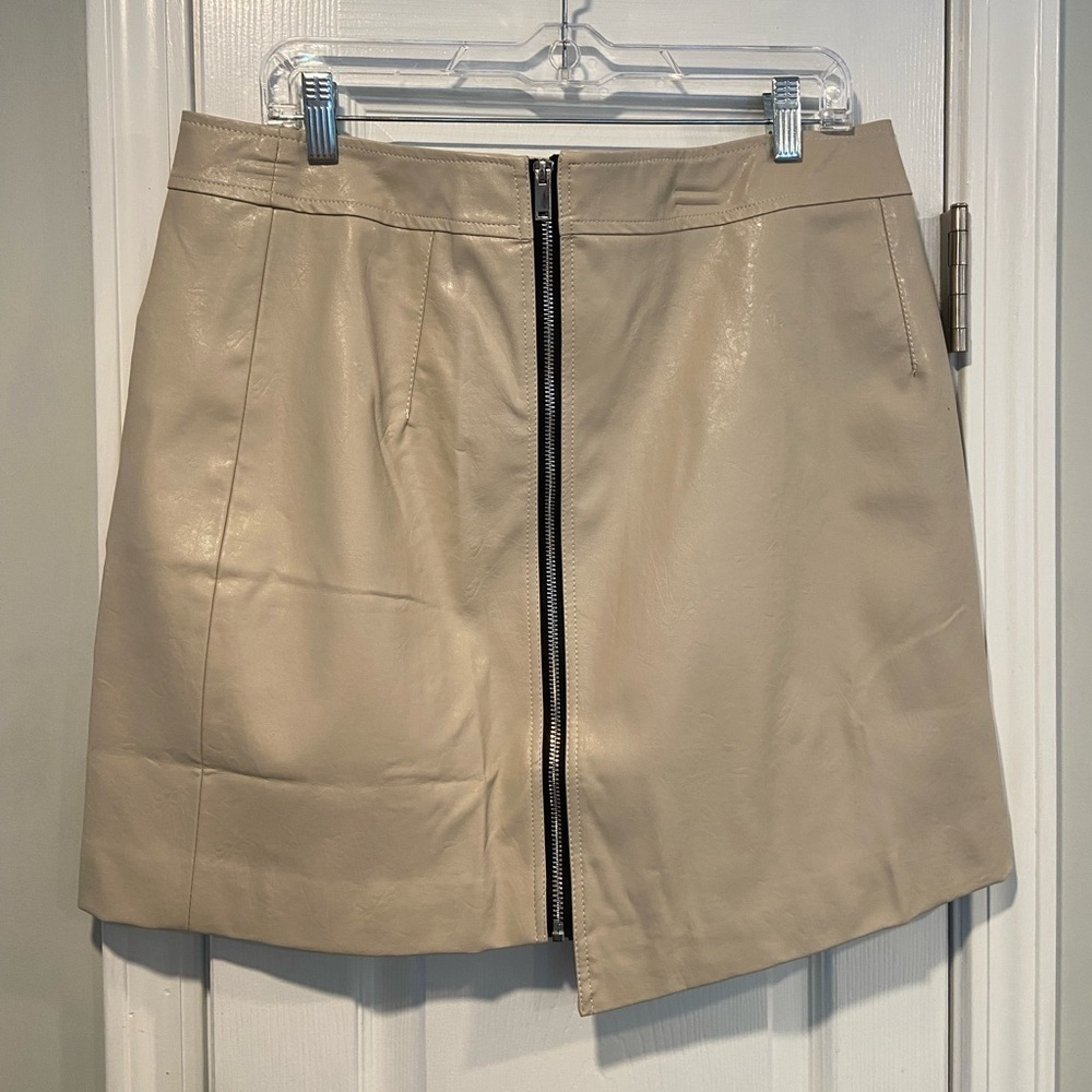 NWT Crissrexo Size XXL Bone Cream Faux Leather Front Zip Asymmetrical Mini Skirt